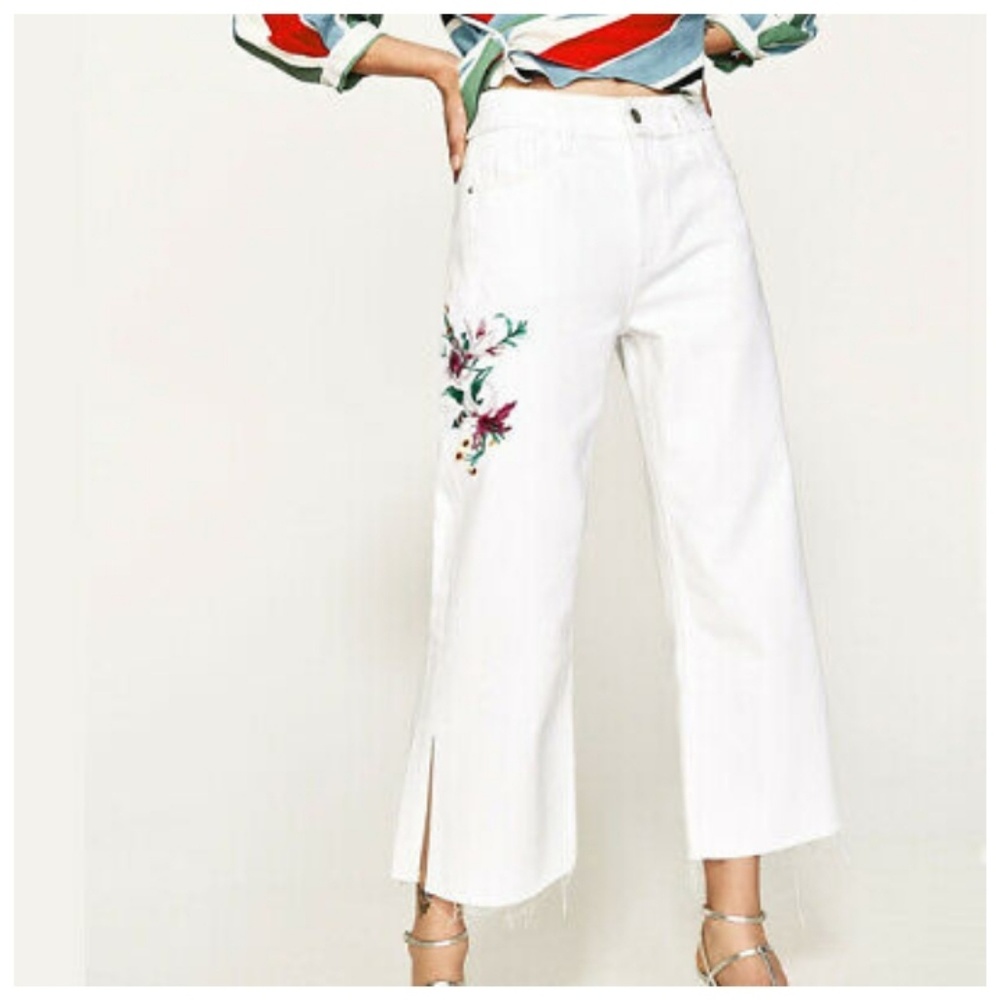 Zara| Embroidered Frayed Hem Crop Jeans (A927)